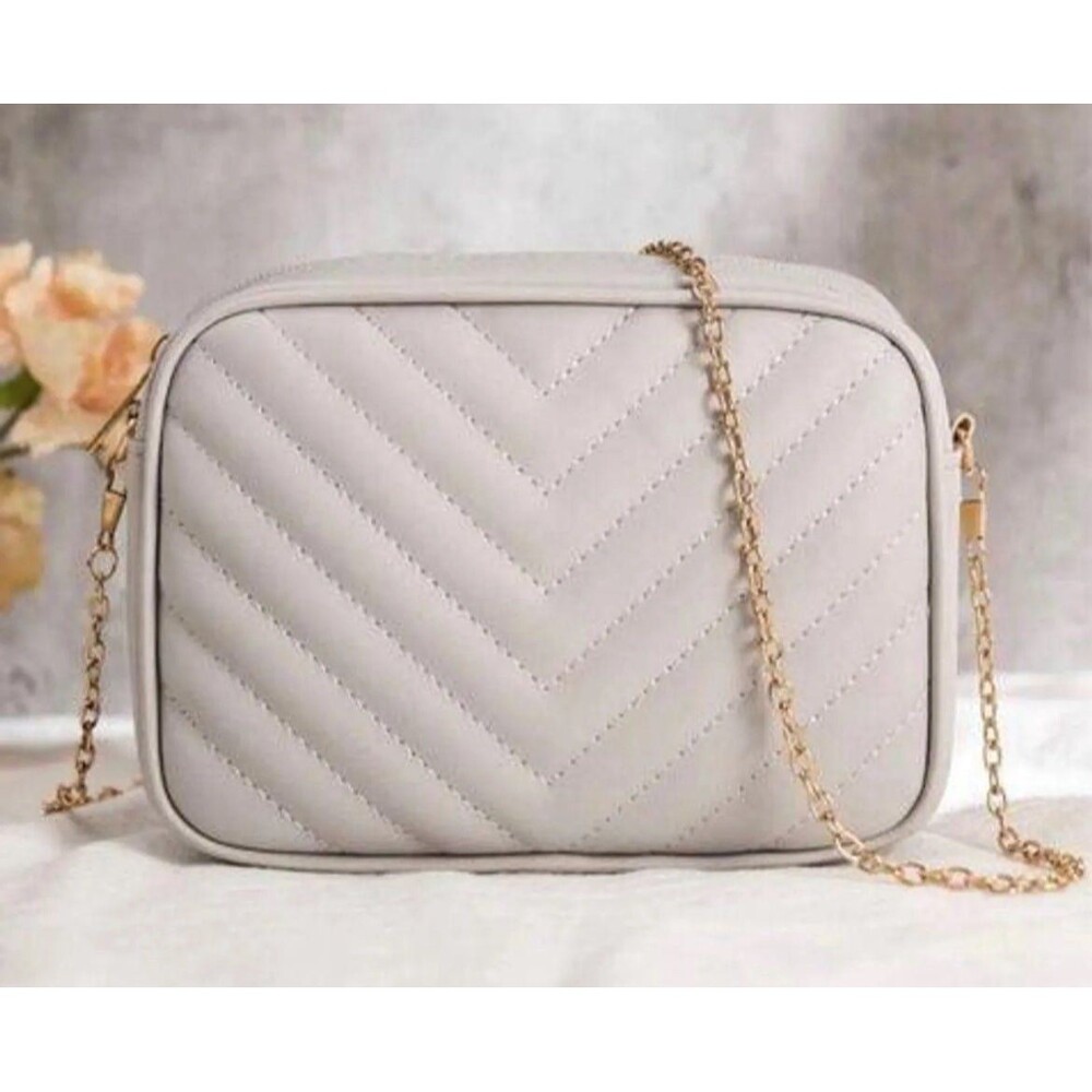 Chevron Fashion purse with Gold Chain New